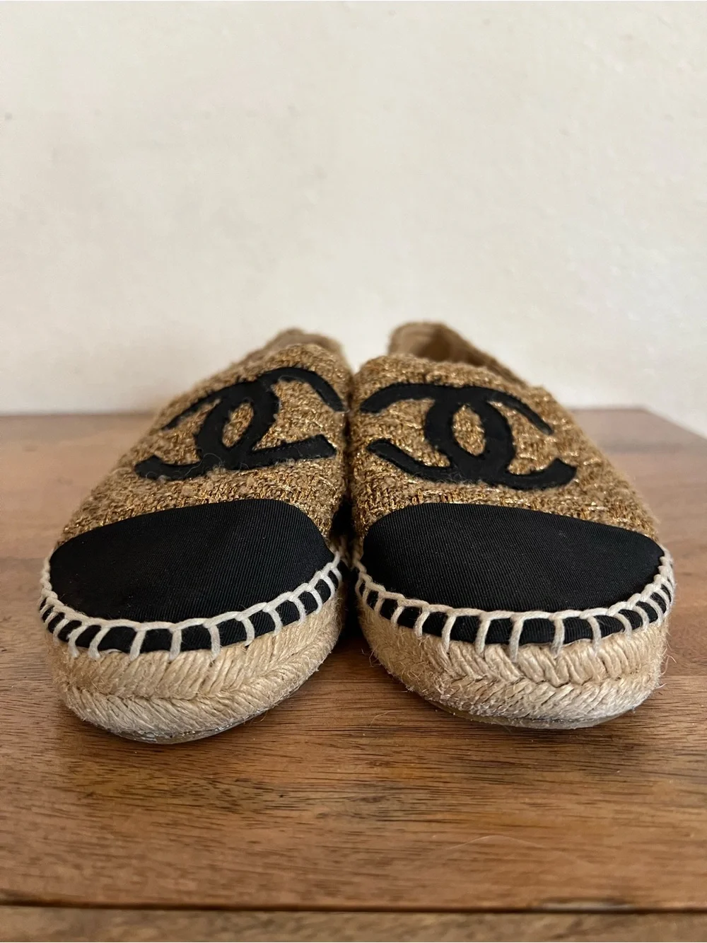 CHANEL GOLD/BLACK GLITTER WOOL CC CAP-TOE ESPADRILLES SIZE, EUR 41